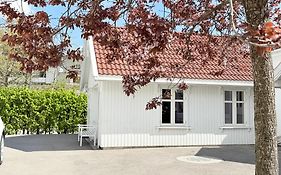Charming Guesthouse Near City Center - Parking Available